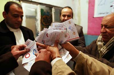 Égypte: large victoire du «oui» au référendum, les résultats officiels attendus «dans les 72 h». Égypte: large victoire du «oui» au référendum, les résultats officiels attendus «dans les 72 h»