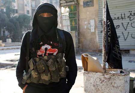 En France, les femmes comme les hommes partent combattre en Syrie

