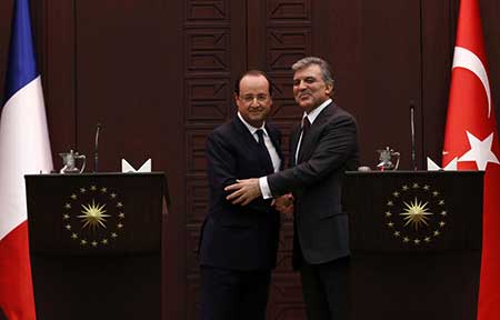 Depuis Ankara, Hollande promet un référendum sur l'adhésion de la Turquie à l'UE. Depuis Ankara, Hollande promet un référendum sur l’adhésion de la Turquie à l’UE