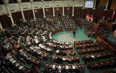 Tunisie: le nouveau gouvernement obtient la confiance du Parlement
