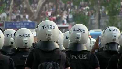 Turquie: le gouvernement ordonne une purge massive dans la police.