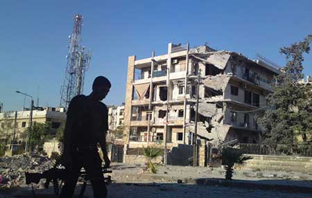 Percée humanitaire à Homs, revers pour les rebelles à Alep.