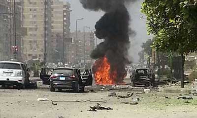 Egypte: deux bombes secouent le centre du Caire, six policiers blessés
