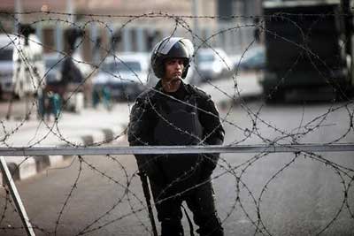 Egypte: deux bombes secouent le centre du Caire, six policiers blessés
