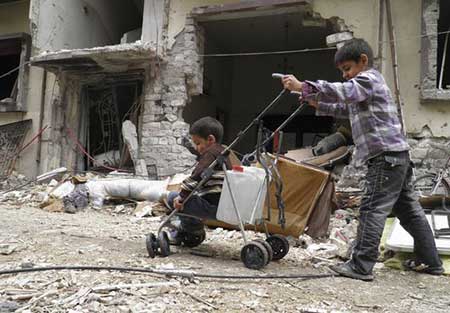 Percée humanitaire à Homs, revers pour les rebelles à Alep.