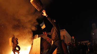 Affrontements meurtriers à Kiev, Moscou accuse la complaisance de l’Occident.