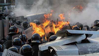 Affrontements meurtriers à Kiev, Moscou accuse la complaisance de l’Occident.