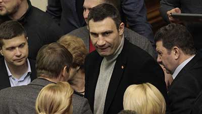 Ukraine: la formation du gouvernement reportée, Ashton et Burns à Kiev pour soutenir l’opposition.