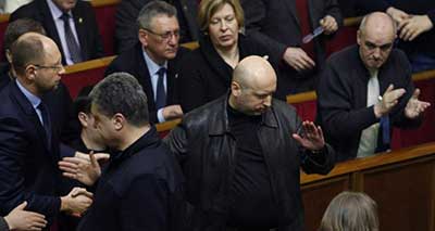 L'Ukraine réclame de l'aide, Ianoukovitch recherché pour «meurtres de masse».