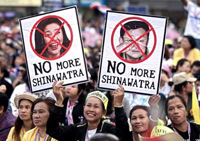 Shinawatra inculpée pour «négligence». Thaïlande: émeutes meurtrières à Bangkok, la Première ministre inculpée