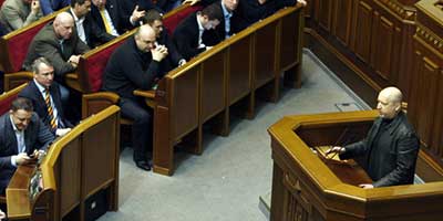 Ukraine: la formation du gouvernement reportée, Ashton et Burns à Kiev pour soutenir l’opposition.