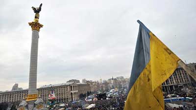 L'Ukraine réclame de l'aide, Ianoukovitch recherché pour «meurtres de masse».