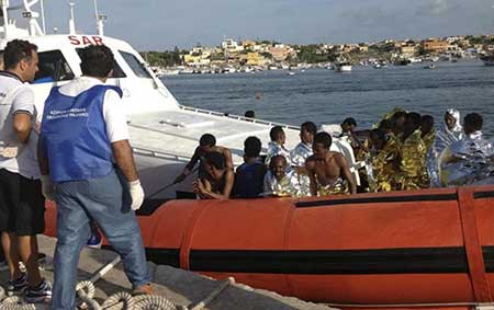 Italie: plus d'un millier de migrants sauvés. Italie: plus d’un millier de migrants sauvés