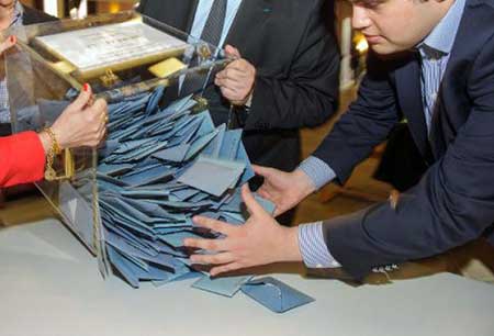 Hollande désavoué avec la déroute des socialistes, remaniement attendu
