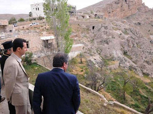 Du cœur de Maaloula, Assad souhaite de joyeuses Pâques à tous les Syriens Du cœur de Maaloula, Assad souhaite de joyeuses Pâques à tous les Syriens