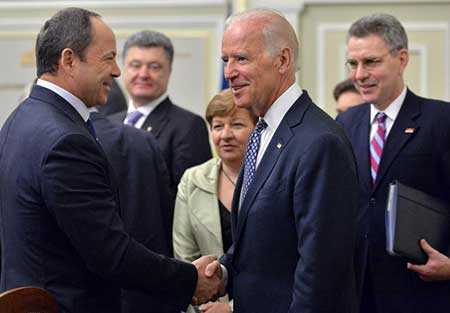 Ukraine: vif échange entre Washington et Moscou, Biden à Kiev. Ukraine: vif échange entre Washington et Moscou, Biden à Kiev