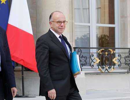 Extrémistes français en Syrie: Un plan de Cazeneuve attendu, Hollande promet la fermeté
