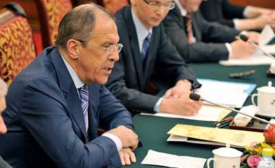 Lavrov: Tout recours «criminel» à la force par Kiev «sapera le dialogue» à Genève.