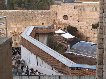 Un pont pour les véhicules militaires et des synagogues juives vont être construits à Al-Aqsa