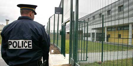 HRW s’inquiète pour les mineurs bloqués aux frontières de la France
