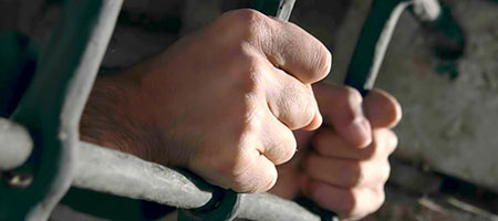 Journée des détenus du Golfe : appel à libérer les prisonniers d’opinion