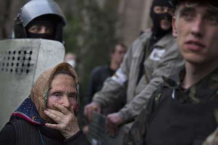 Ukraine: 40 personnes tuées à Donetsk, Porochenko officiellement président.