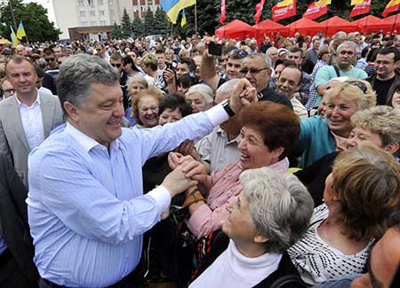 Ukraine: 40 personnes tuées à Donetsk, Porochenko officiellement président.