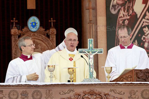 Le pape François à Bethléem, vives tensions à al-Qods occupée