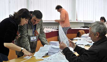 Ukraine: les séparatistes préparent le référendum, la tension demeure vive.