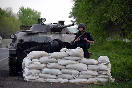 Ukraine: l’armée lance une opération à Slaviansk, 2 hélicoptères abattus. Ukraine: l’armée lance une opération à Slaviansk, 2 hélicoptères abattus