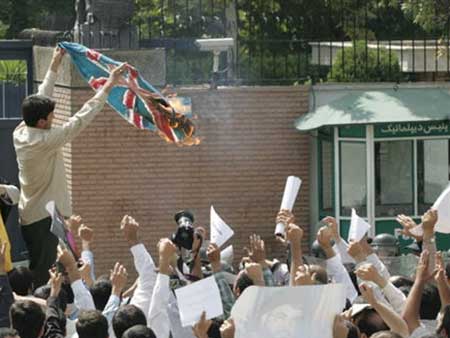 Londres s’apprête à rouvrir son ambassade à Téhéran
