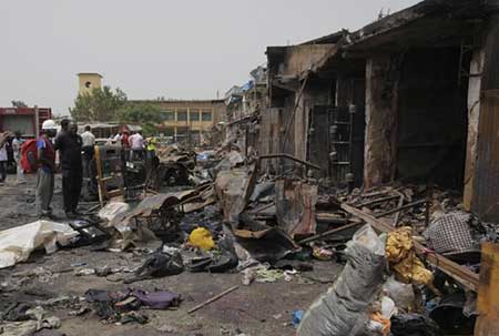 Nigeria: Boko Haram multiplie les tueries, des «centaines de cadavres». Nigeria: Boko Haram multiplie les tueries, des «centaines de cadavres»