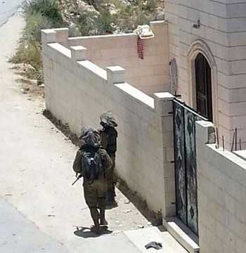 Colons israéliens enlevés: 65 Palestiniens arrêtés, la résistance menace de riposter. Colons israéliens enlevés: 65 Palestiniens arrêtés, la résistance menace de riposter