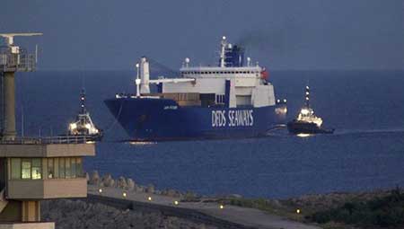 Armes chimiques syriennes: arrivée d’un bateau dans un port italien.