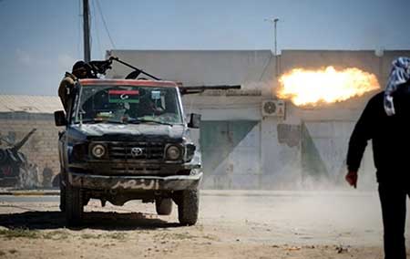 Libye: combats à Tripoli et Benghazi, le nouveau Parlement se fait attendre
