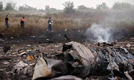 Ukraine: crash d’un avion malaisien dans l’Est, consternation internationale. Ukraine: crash d’un avion malaisien dans l’Est, consternation internationale