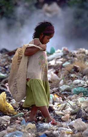 Plus de 2,2 milliards de pauvres ou proches de la pauvreté dans le monde. Plus de 2,2 milliards de pauvres ou proches de la pauvreté dans le monde