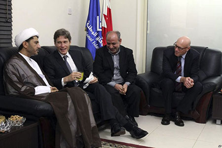 Bahreïn: le chef de l'opposition interrogé après une rencontre avec un responsable de HRW Bahreïn: le chef de l’opposition interrogé après une rencontre avec un responsable de HRW