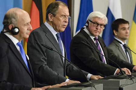 Ukraine: Berlin, Kiev, Moscou et Paris lancent un dialogue pour un cessez-le-feu.