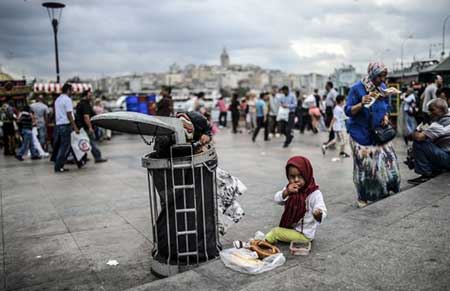 En Turquie, la grogne monte contre l’afflux des réfugiés syriens. En Turquie, la grogne monte contre l’afflux des réfugiés syriens