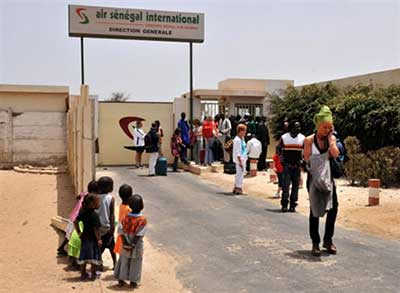 Ebola: deux malades US sont guéris, le Sénégal ferme ses frontières avec la Guinée
