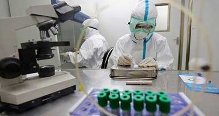 Ebola: plus de 2.000 morts, un vaccin «disponible en novembre»
