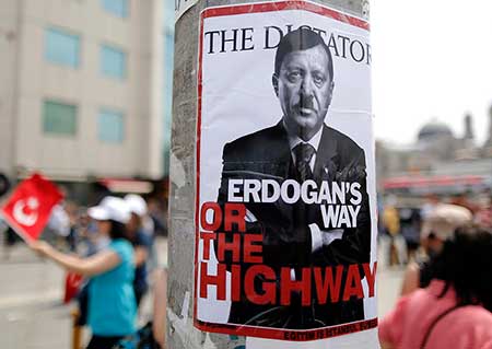 HRW dénonce le «recul inquiétant» des libertés en Turquie.