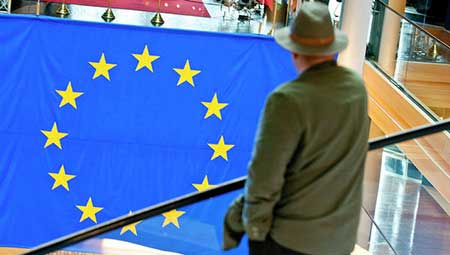 Ukraine: entrée en vigueur des sanctions européennes contre Moscou.