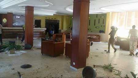 Burkina: l’armée prend le pouvoir après les émeutes, Compaoré ne démissionne pas.