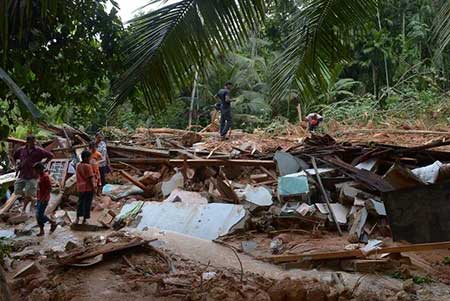 Sri Lanka: 10 morts, 200 disparus dans des coulées de boue. Sri Lanka: 10 morts, 200 disparus dans des coulées de boue