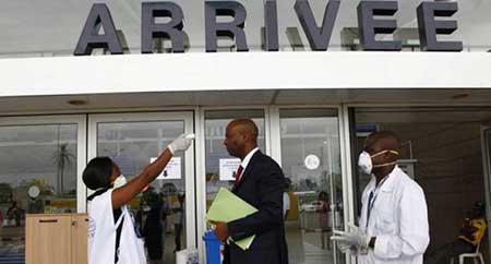 Ebola: plus de 4.000 morts, la peur s’étend dans le monde.