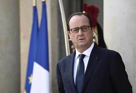 Après les remous de sa majorité, Hollande sommé par Bruxelles de préciser son budget
