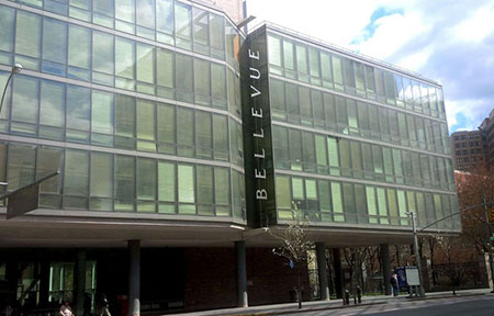 L'hôpital Bellevue où est hospitalisé un médecin récemment revenu d'Afrique, le 23 octobre 2014