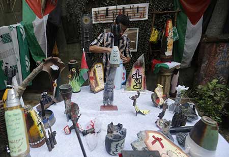 Les Gazaouis transforment des engins de mort en objets d’art
